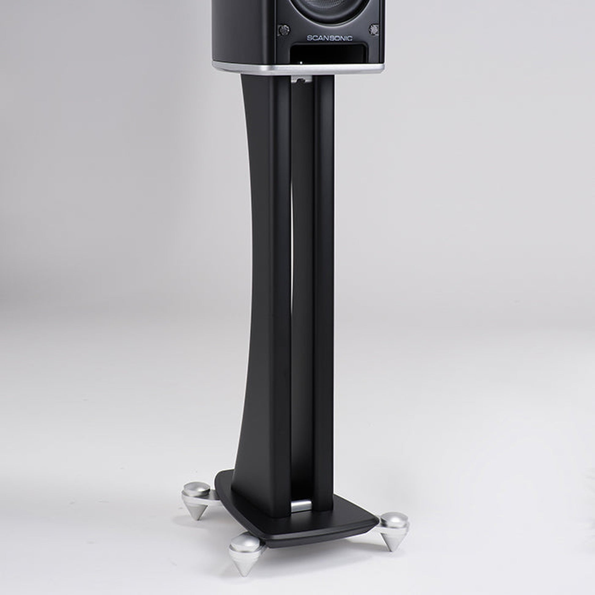 Scansonic HD Twin Stand Lautsprecher-Ständer in Schwarz mit aufgesetztem Regallautsprecher