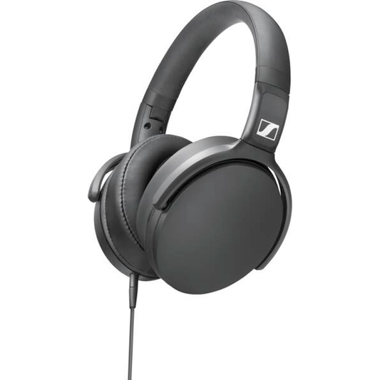 Sennheiser HD 400S Over-Ear-Kopfhörer Schrägansicht hängend im Halbprofil