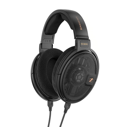 Sennheiser HD 660S2 Over-Ear-Kopfhörer Schrägansicht im Halbprofil