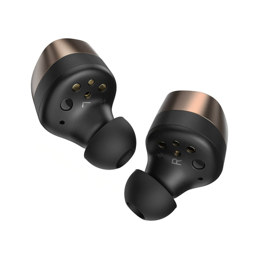 Sennheiser Momentum True Wireless 4 In-Ear-Kopfhörer Schwarz-Kupfer Schrägansicht beide Ohrhörer im Halbprofil