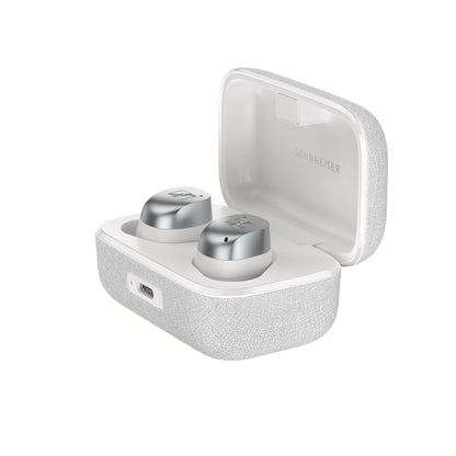 Sennheiser Momentum True Wireless 4 In-Ear-Kopfhörer Weiss-Silber Detailansicht Ohrhörer Nahaufnahme seitlich