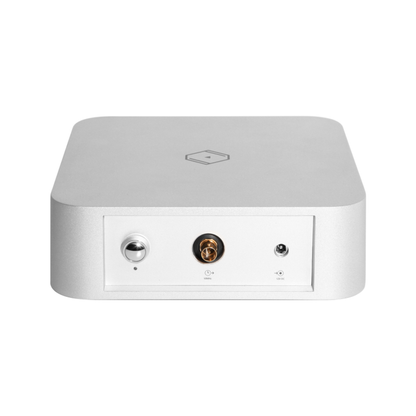 Silent Angel Genesis GC-10M Master-Clock Rückansicht Farbvariante Silber mit BNC-Ausgang und Netzbuchse