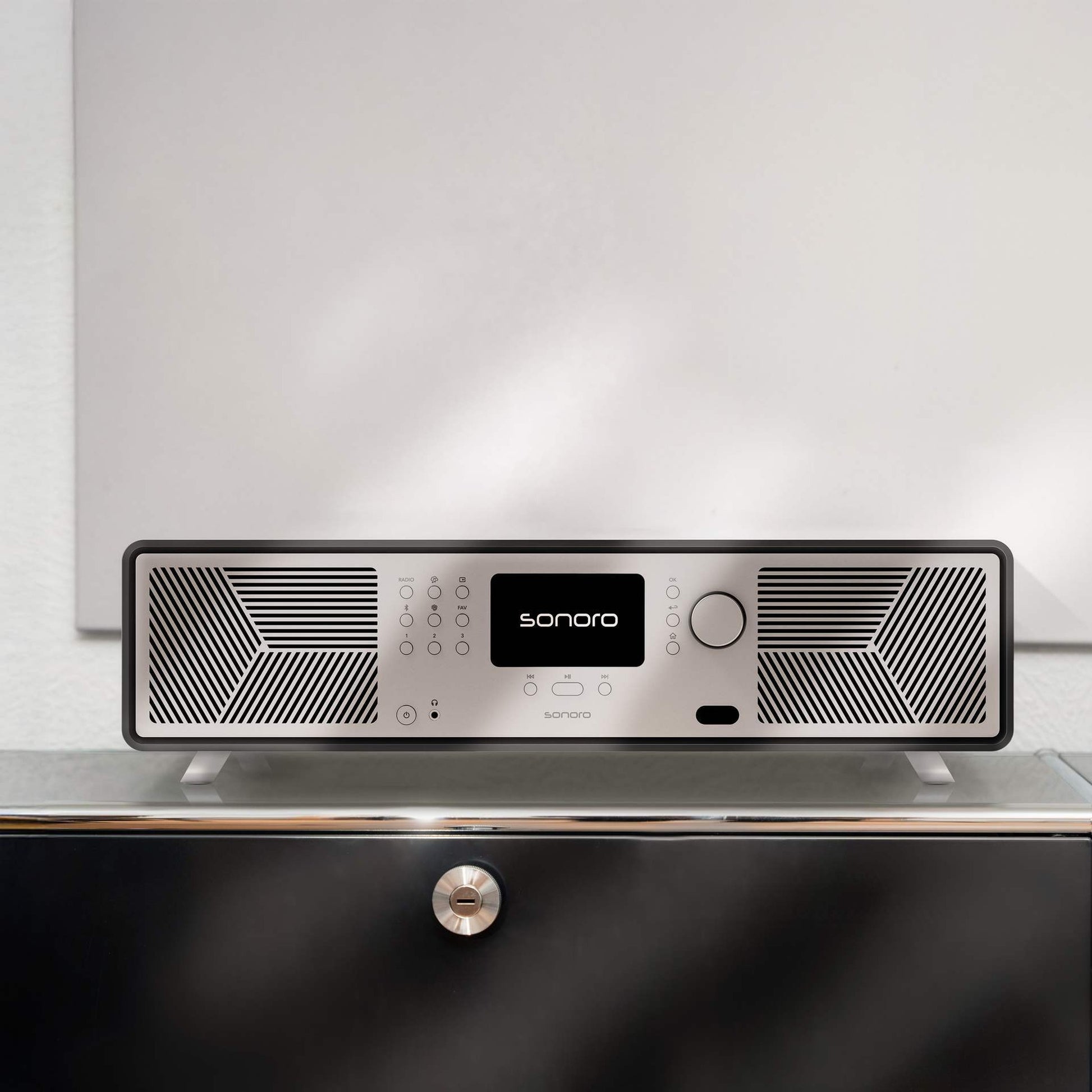 Sonoro Avaton All-in-One Lifestyle auf Sideboard, Graphit matt