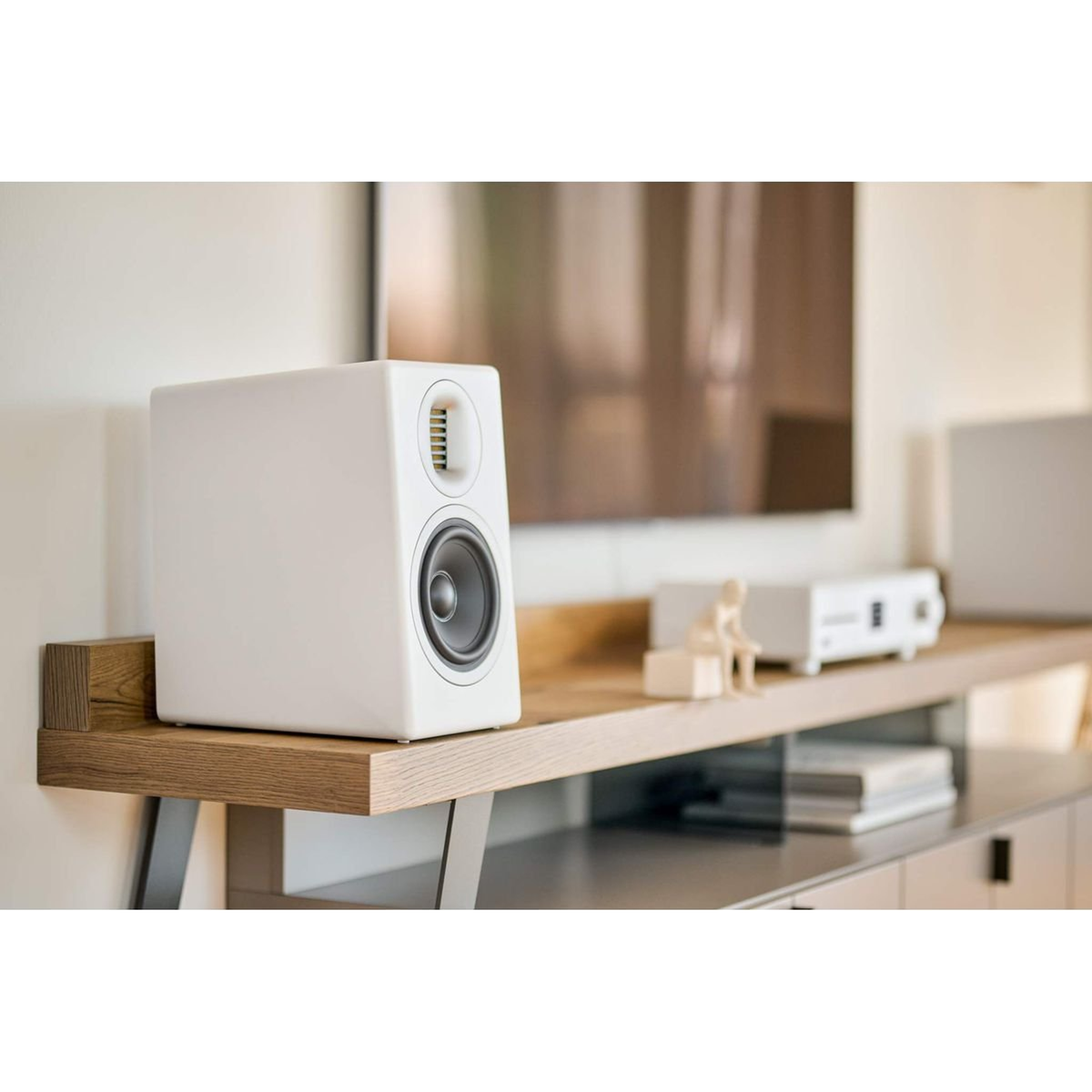 Sonoro Maestro + Orchestra Gen.2 HiFi-Set in Weiss matt, Lifestyle-Ansicht
