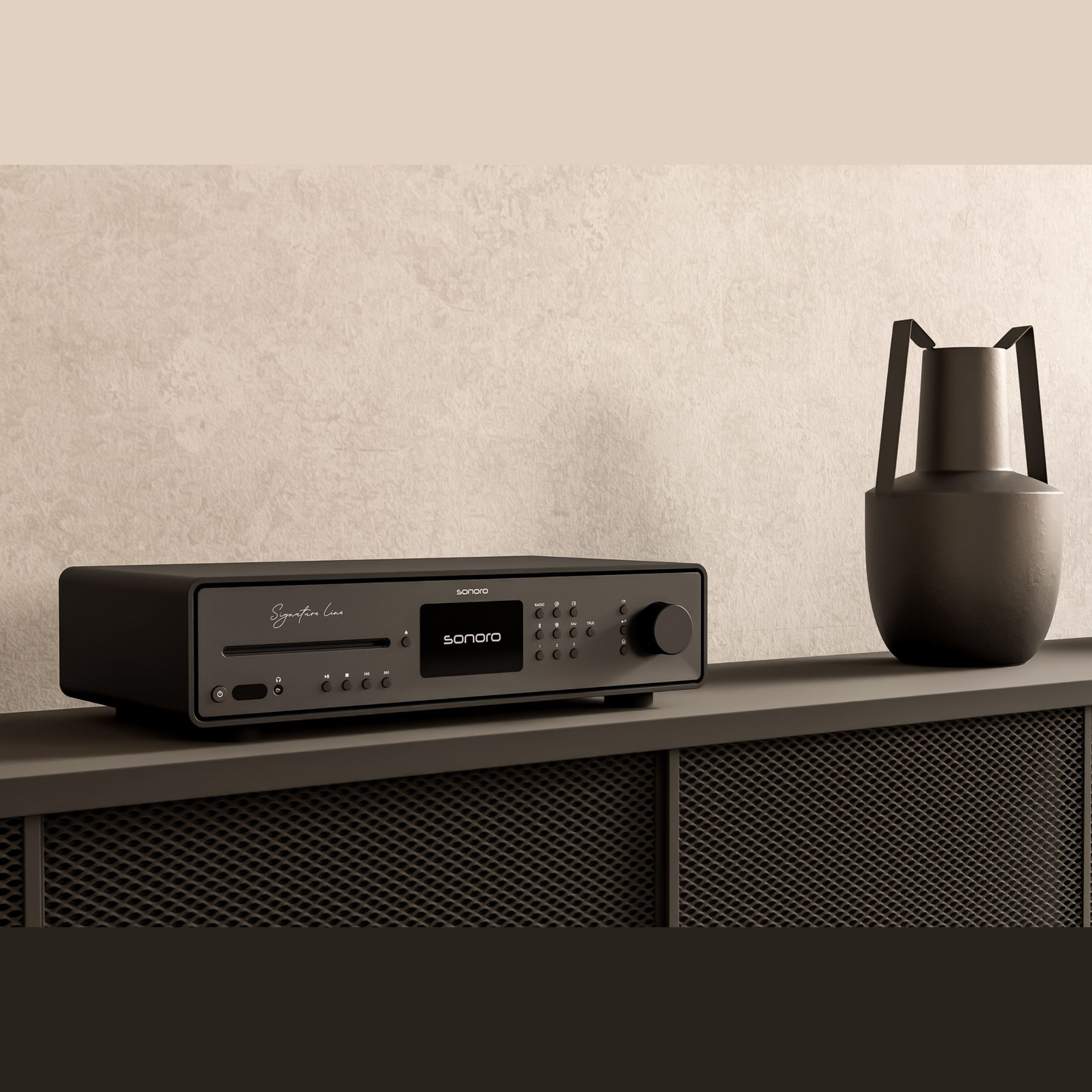 Sonoro Maestro Quantum Signature Stereo-Receiver Lifestyle auf Sideboard, Schwarz matt