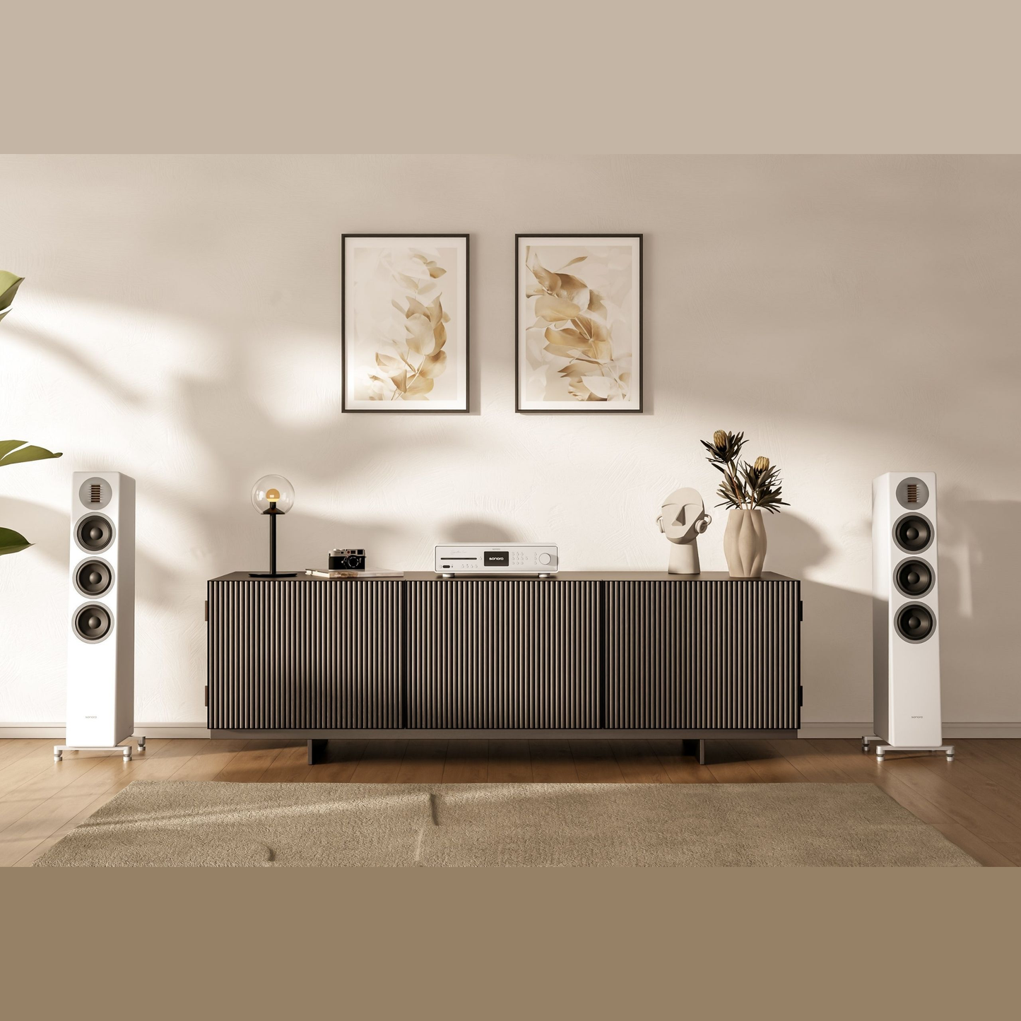 Sonoro Maestro Quantum Signature Stereo-Receiver Lifestyle im Wohnraum mit Standlautsprechern, Weiss matt