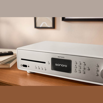 Sonoro Maestro Quantum Stereo-Receiver Lifestyle Nahaufnahme auf Sideboard, Weiss matt