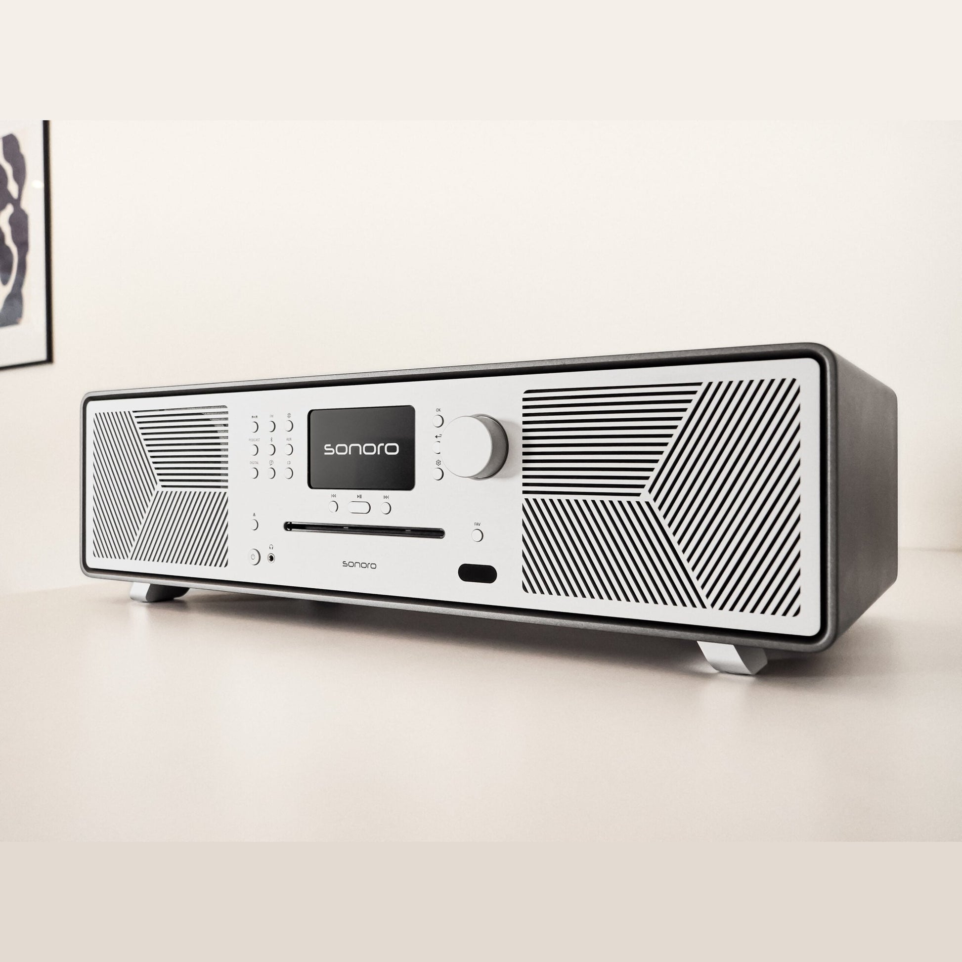 Sonoro Meisterstück Gen.2 All-in-One Lifestyle auf hellem Sideboard im Wohnraum