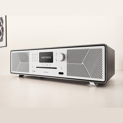 Sonoro Meisterstück Gen.2 All-in-One Lifestyle auf hellem Sideboard im Wohnraum