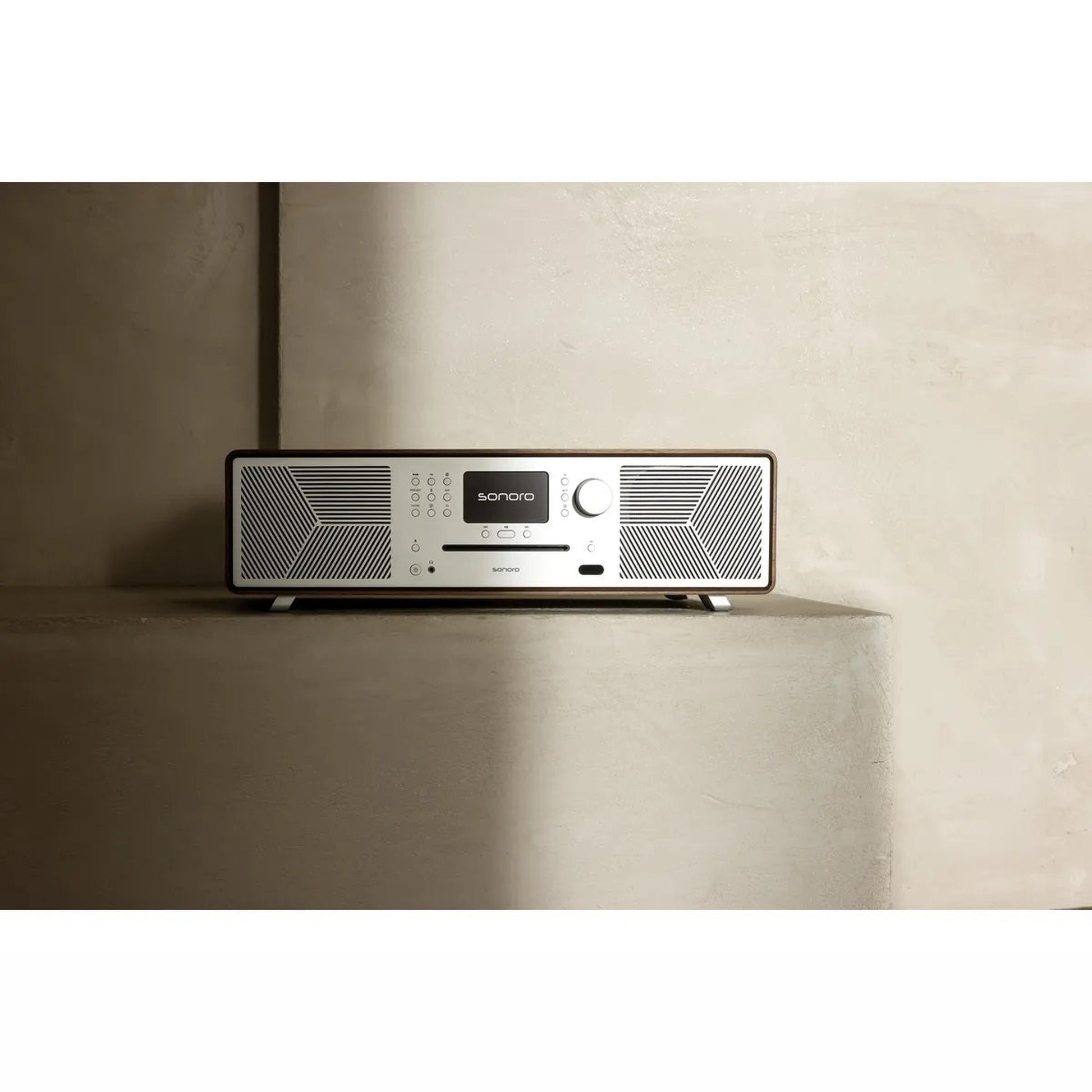 Sonoro Meisterstück Gen.2 All-in-One Lifestyle auf Betonkante, Walnuss
