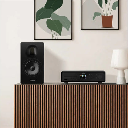 Sonoro Orchestra Gen.2 Regallautsprecher Lifestyle mit Kompaktanlage auf Rillensideboard, Schwarz matt
