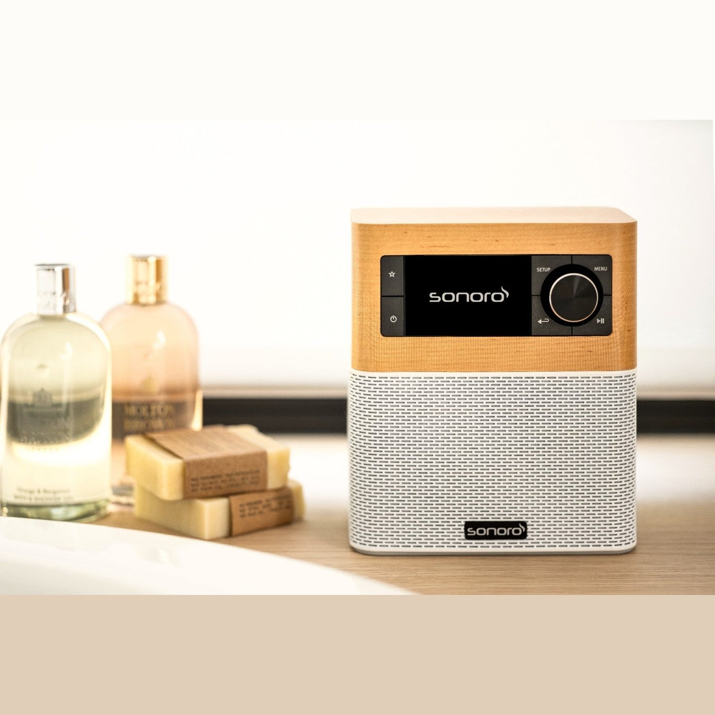 Sonoro Stream Internetradio Lifestyle im Badezimmer, Ahorn