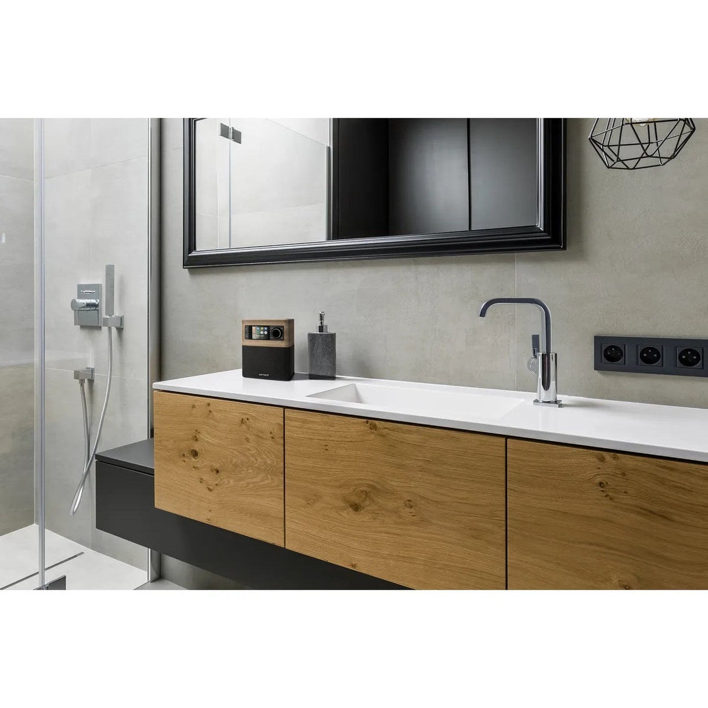 Sonoro Stream Internetradio Lifestyle im Badezimmer, Nussbaum