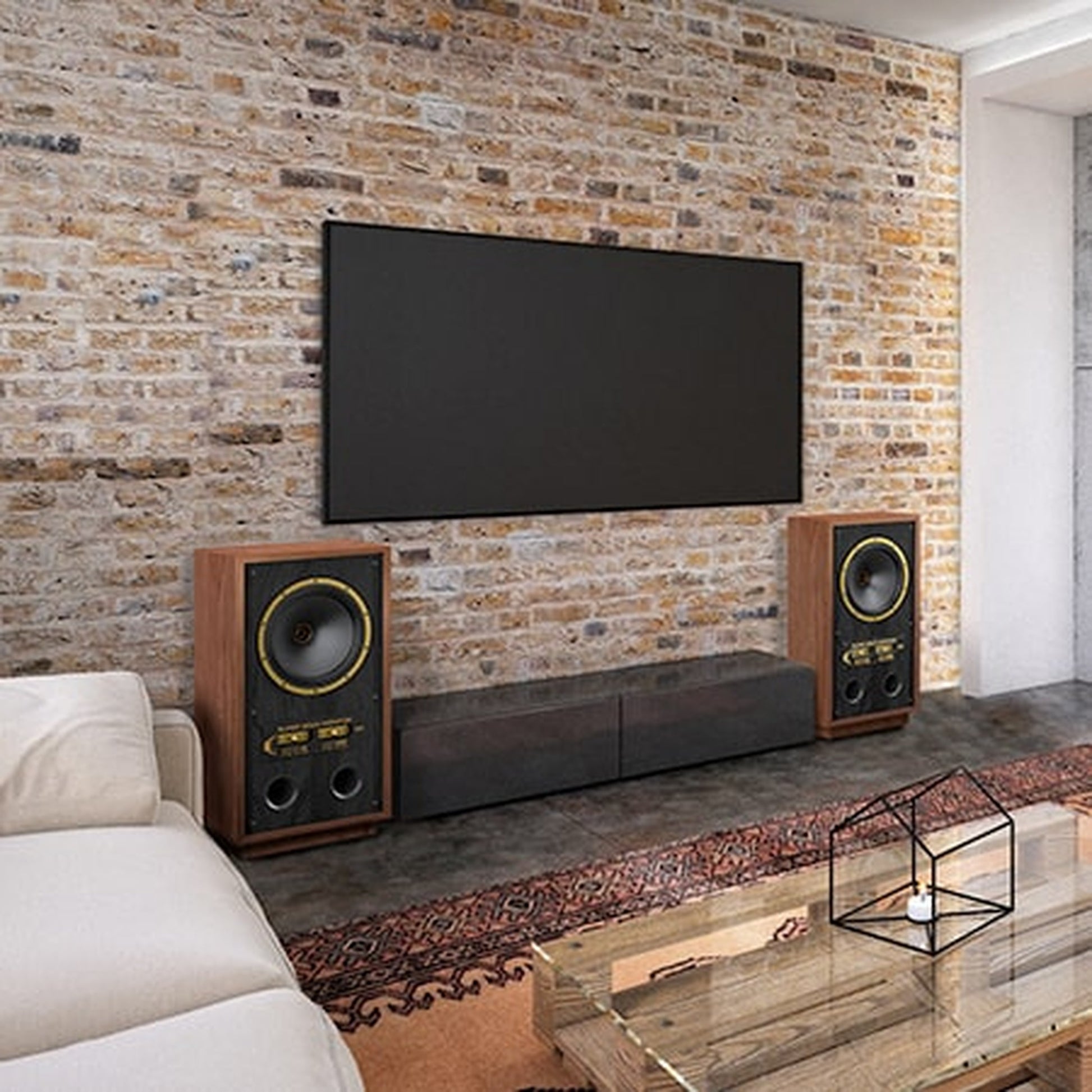 Tannoy SGM 12 Standlautsprecher Lifestyle im Wohnzimmer als Stereopaar neben dem Medienboard