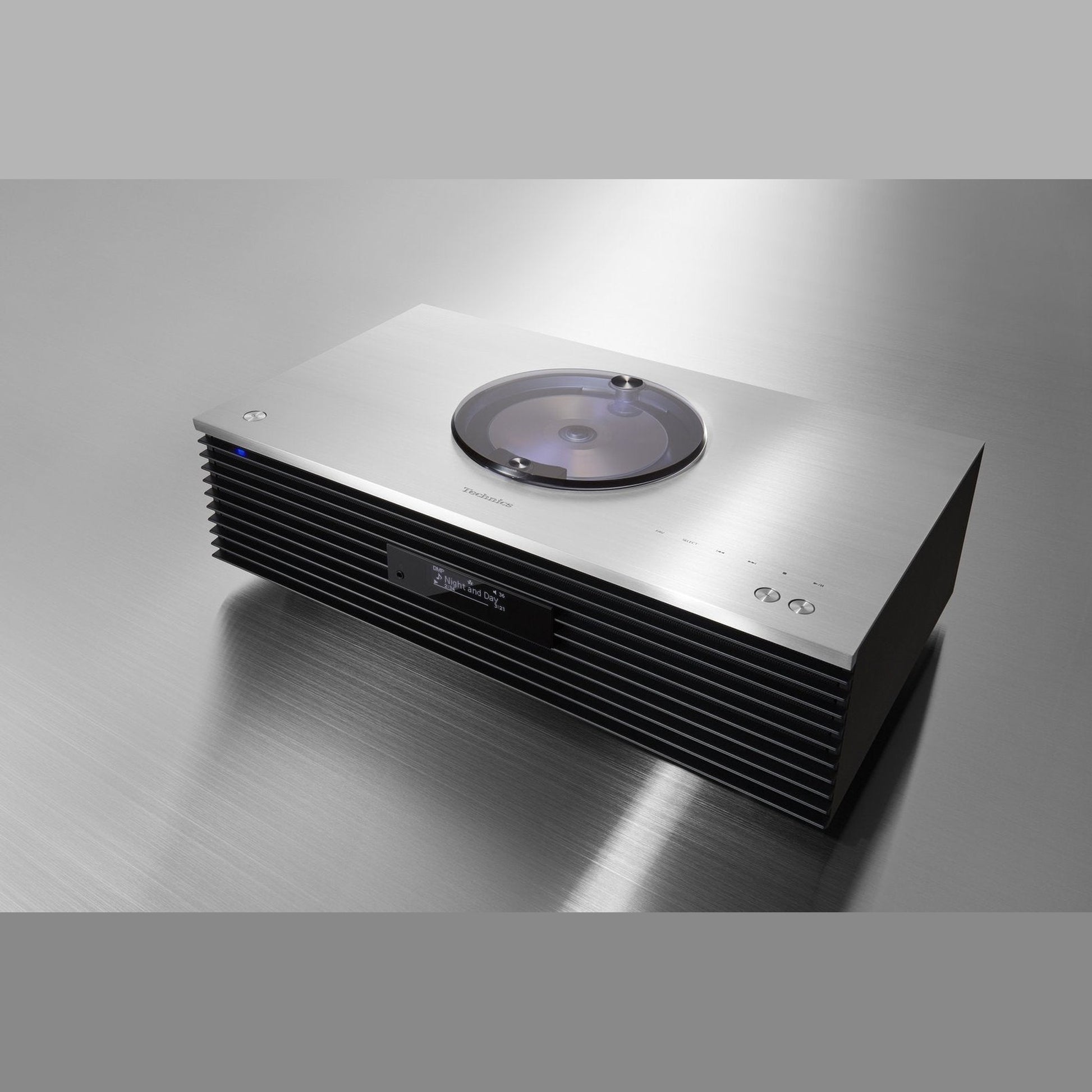Technics SC-C70MK2 Kompaktanlage Silber Schrägansicht vor gebürstetem Metallhintergrund