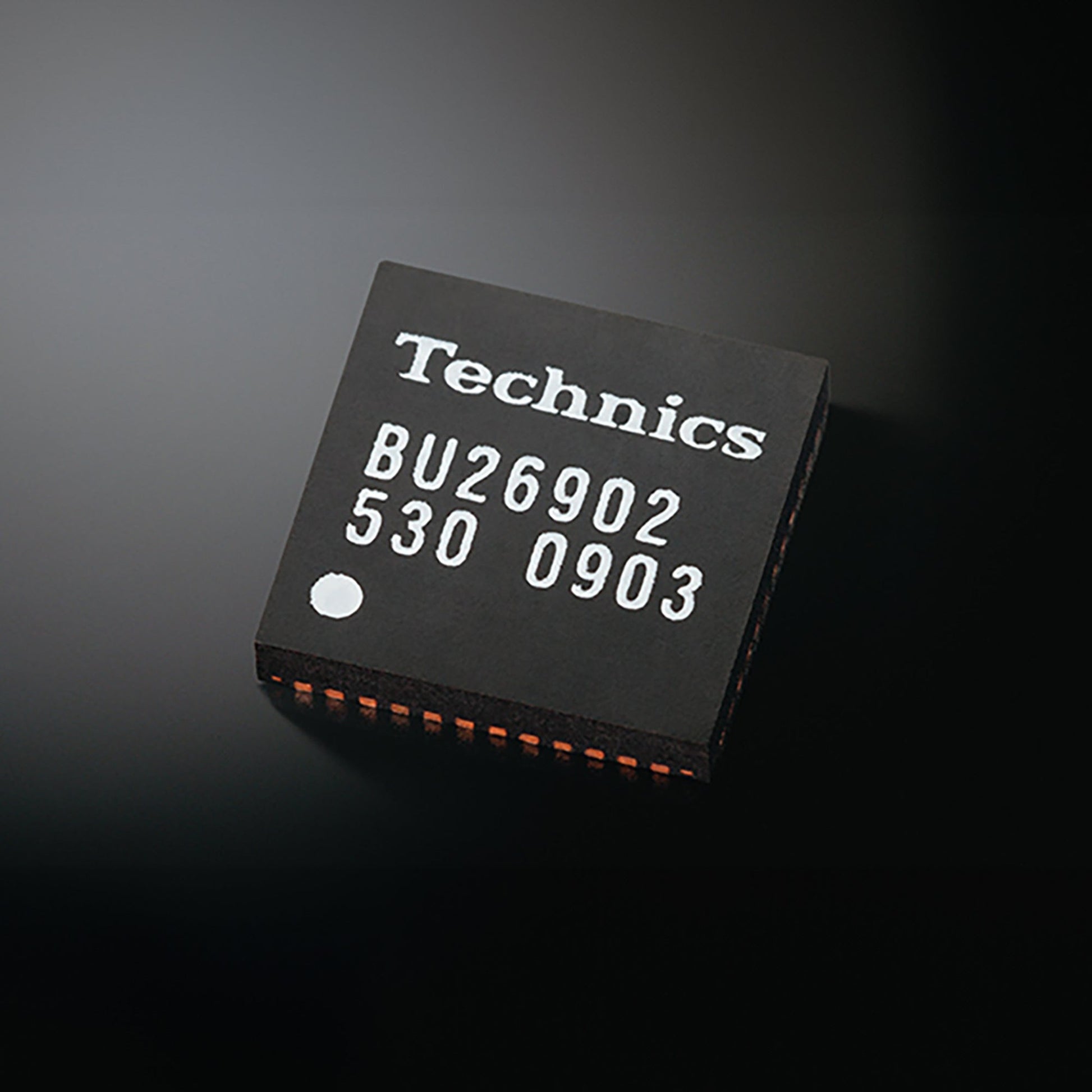 Technics SC-CX700 Streaming-Lautsprecher Grau Detailansicht Verstärker-Chip