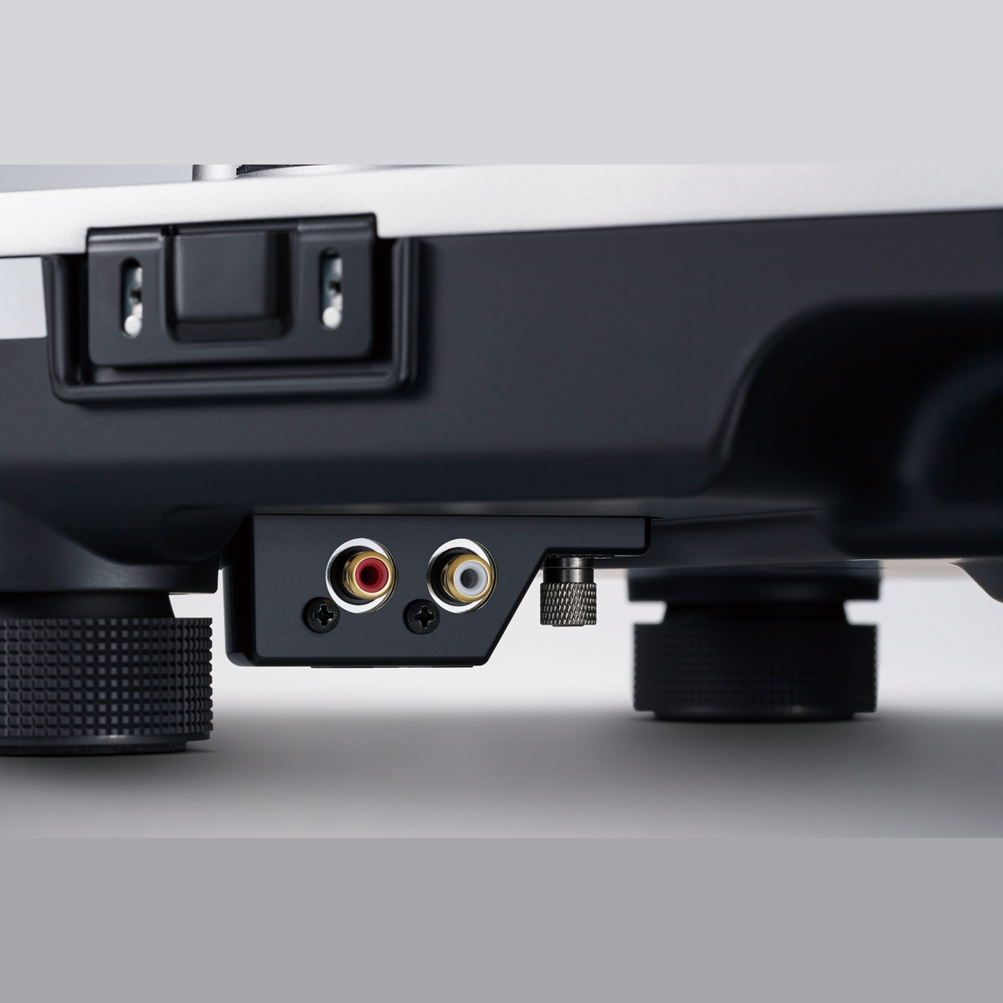 Technics SL-1200GR2 + Concorde Music Blue Plattenspieler-Set Anschlussfeld mit Cinch-Ausgang und Erdungsklemme