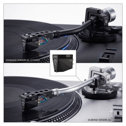 Technics SL-1210GR2 und SL-1200GR2 mit Ortofon MC X30 im Vergleich, Schwarz und Silber nebeneinander