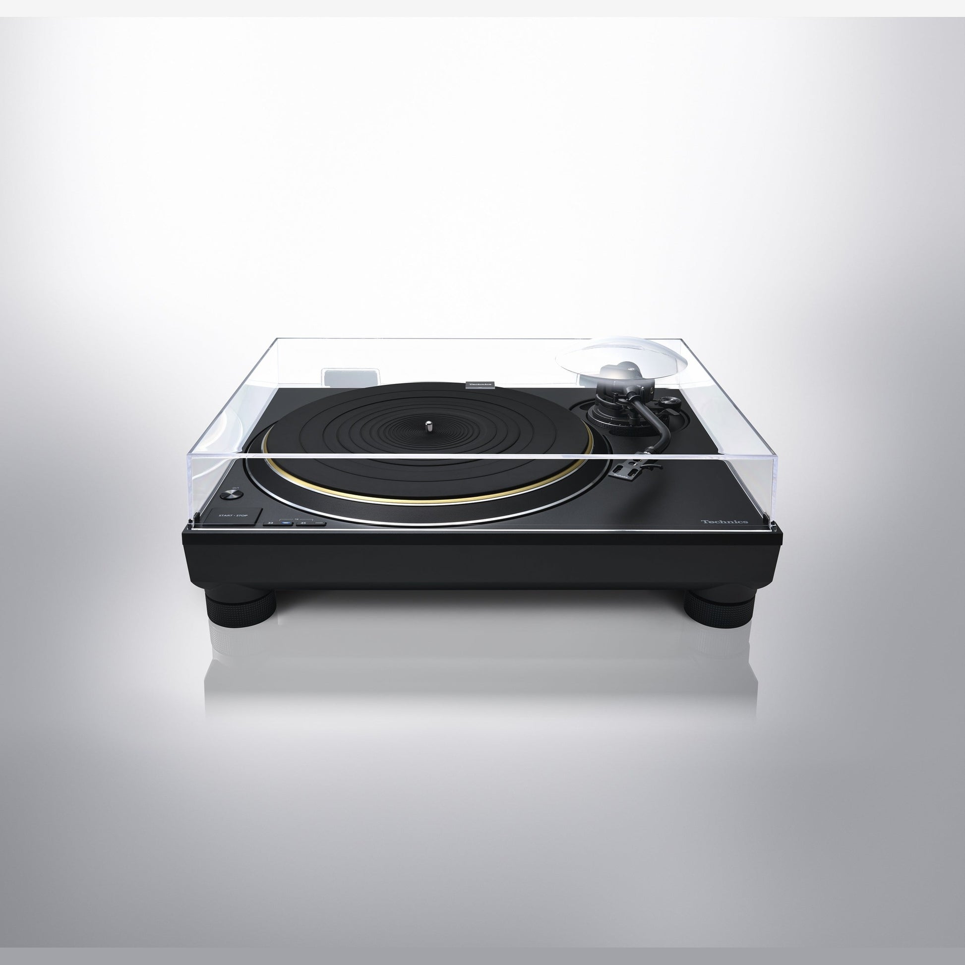 Technics SL-1300G Plattenspieler Schwarz Schrägansicht mit geschlossener Staubschutzhaube