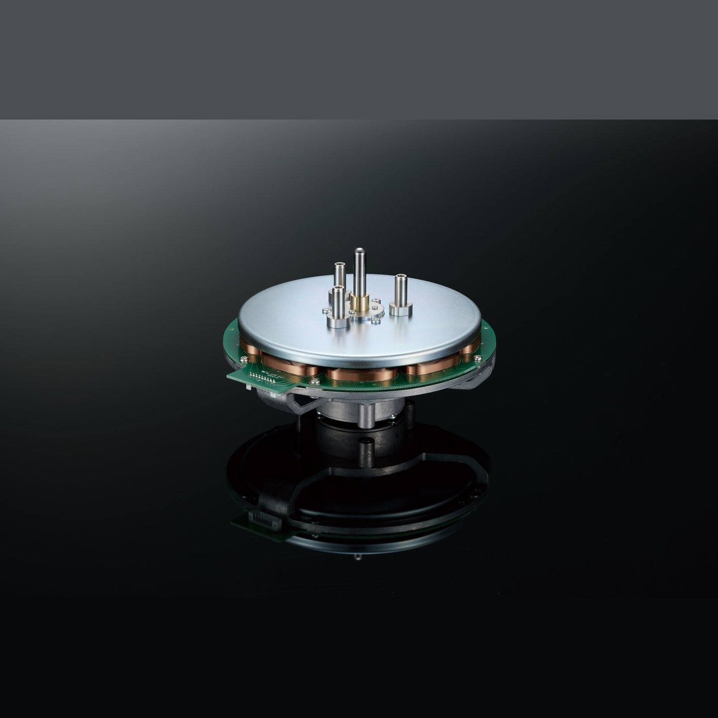 Technics SL-1300G Plattenspieler Silber Detailansicht kernloser Direktantriebsmotor mit Platine
