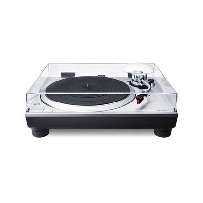 Technics SL-1500C + SC-CX700 Schwarz HiFi-Set Frontansicht des Plattenspielers mit Staubschutzhaube, silberne Ausführung