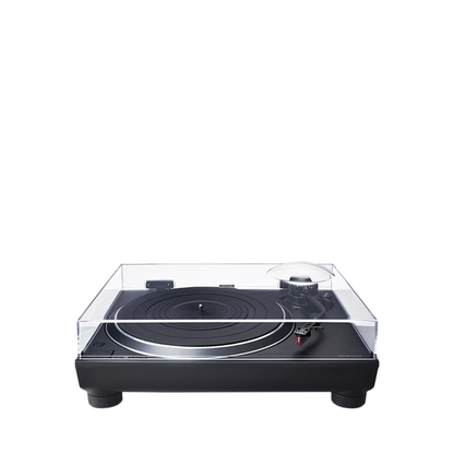 Technics SL-1500C Schwarz + SC-CX700 Schwarz HiFi-Set Schrägansicht des Plattenspielers mit geschlossener Staubschutzhaube