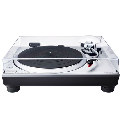 Technics SL-1500C Silber + SC-CX700 Schwarz HiFi-Set Schrägansicht des Plattenspielers mit geschlossener Staubschutzhaube
