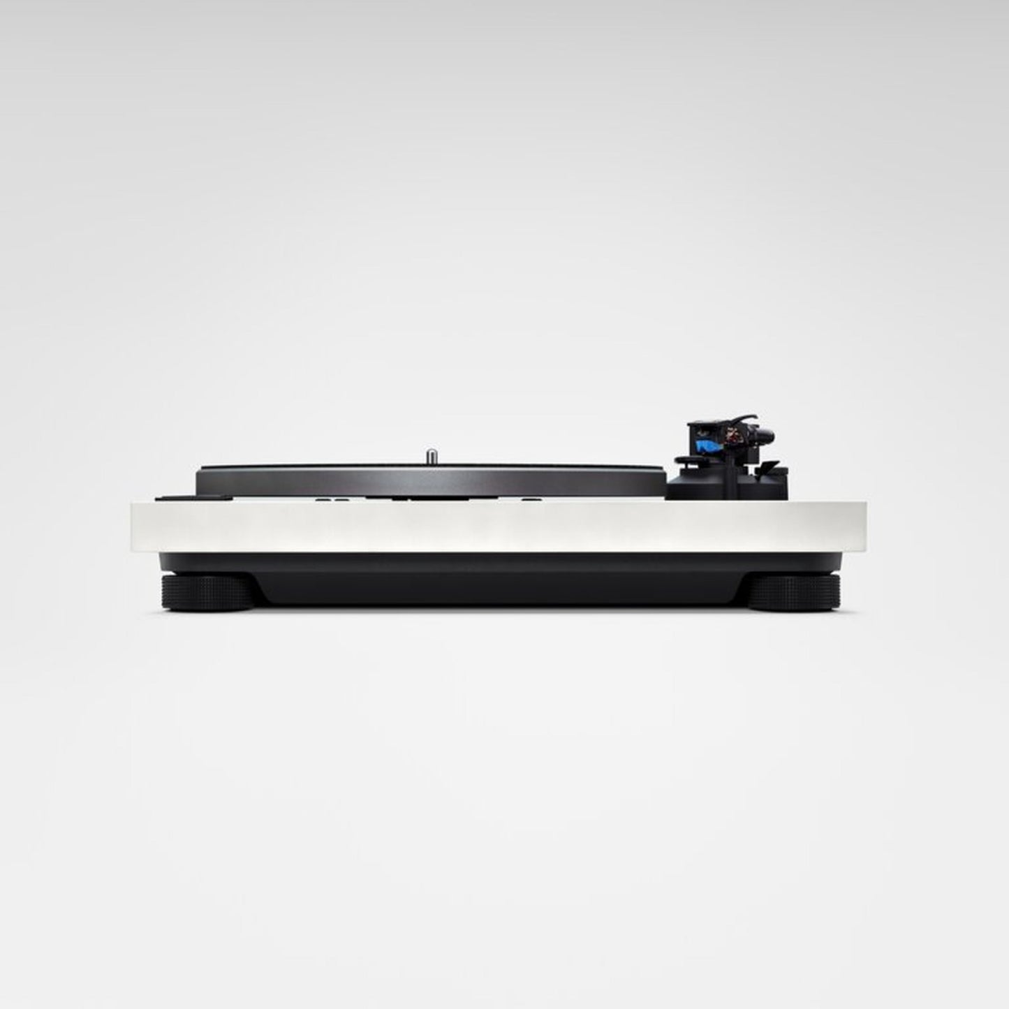 Technics SL-40CBT Plattenspieler Grau Frontansicht auf Augenhöhe, flaches Chassis mit Tonabnehmer