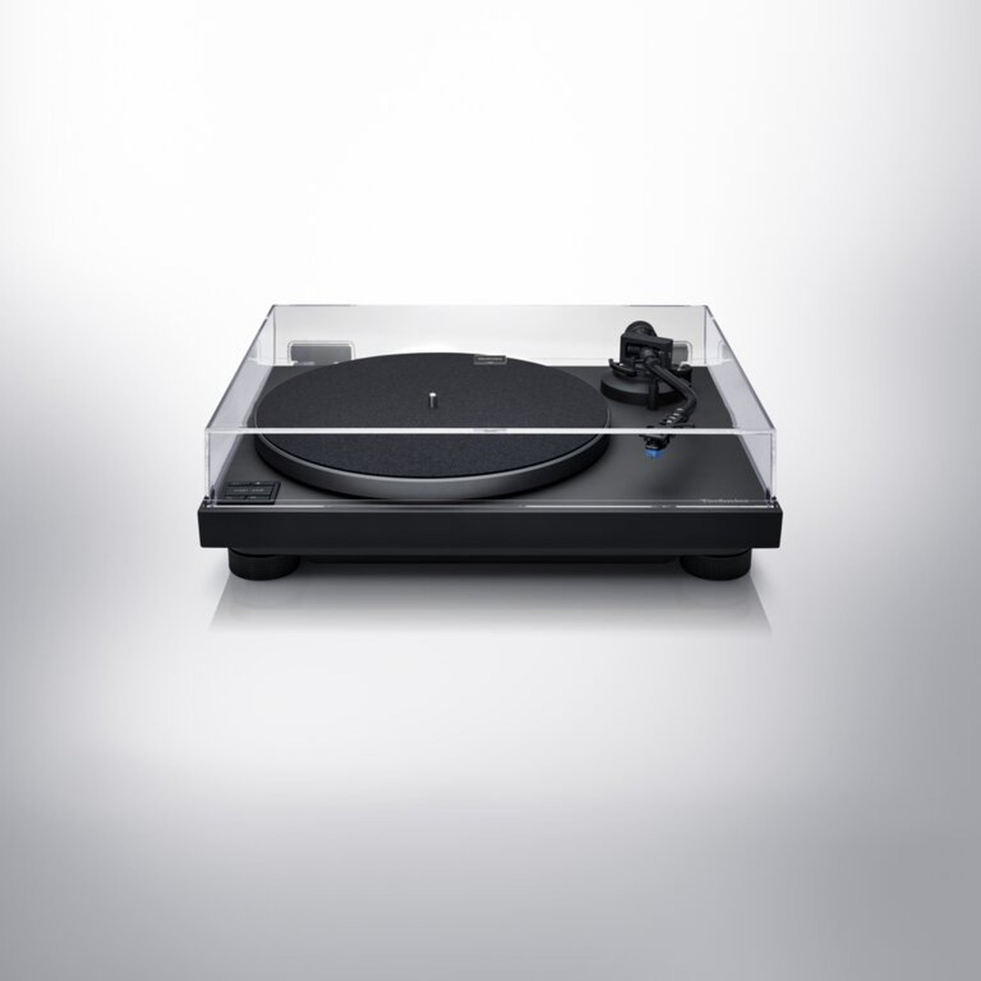 Technics SL-40CBT Plattenspieler Schwarz Schrägansicht mit geschlossener Staubschutzhaube