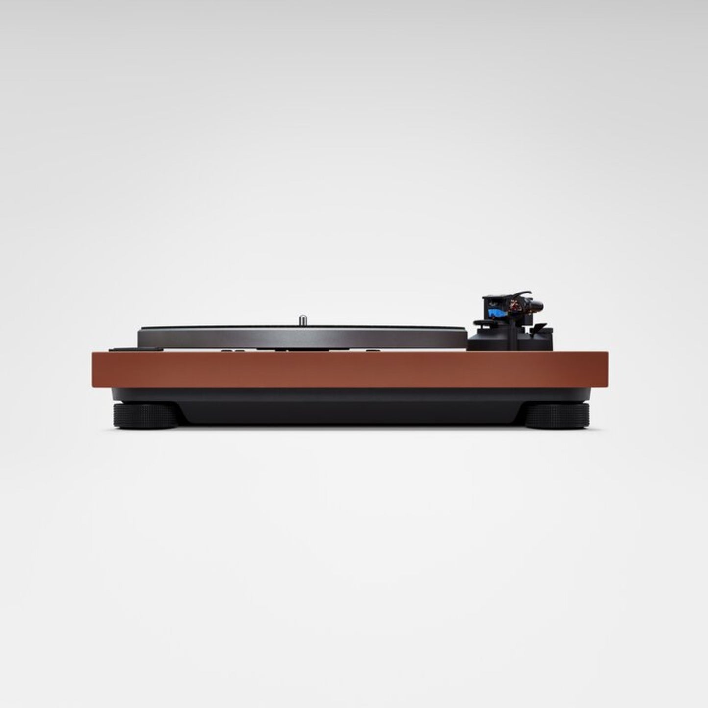 Technics SL-40CBT Plattenspieler Terracotta Frontansicht auf Augenhöhe, flaches Chassis mit Tonabnehmer