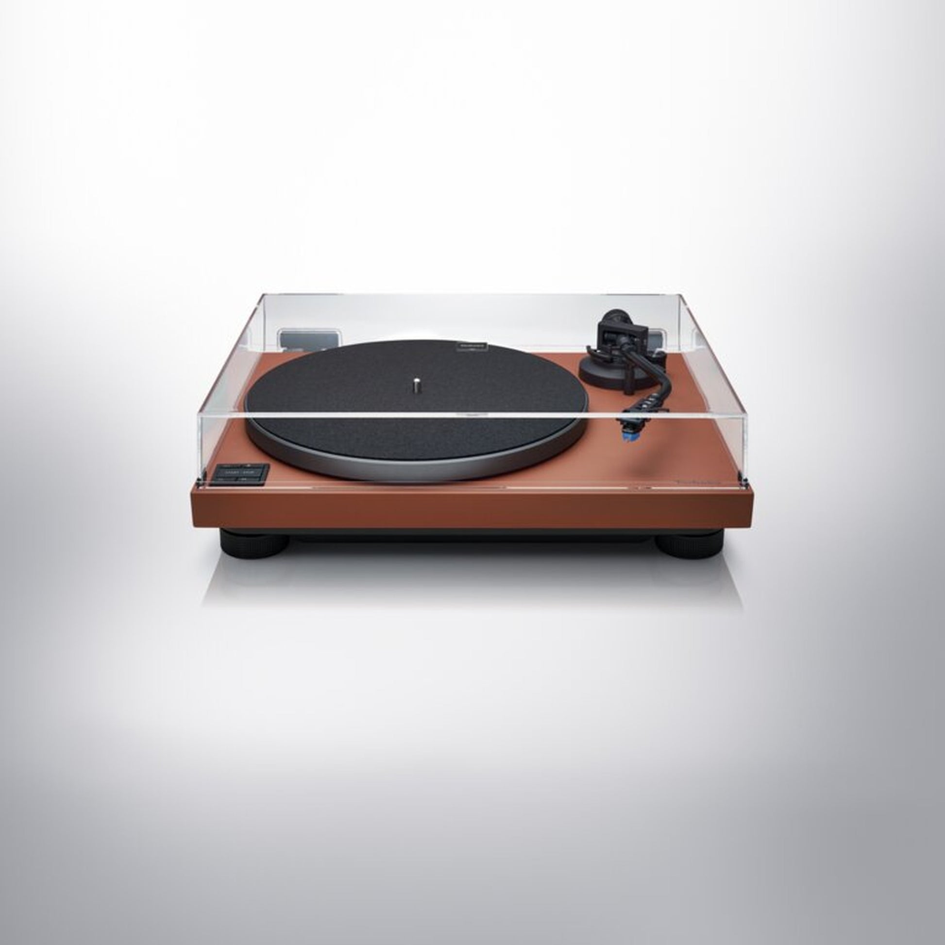 Technics SL-40CBT Plattenspieler Terracotta Schrägansicht mit geschlossener Staubschutzhaube