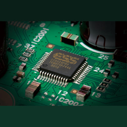 Technics SL-G700M2 Netzwerk-SACD-Player Schwarz Detailansicht ESS-DAC-Chip auf der Platine