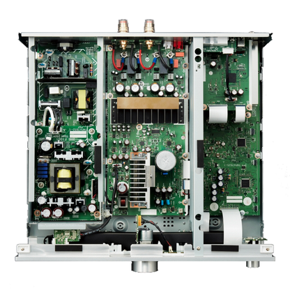 Technics SU-G700M2 Vollverstärker Detailansicht Innenaufbau, Abbildung Silber, Platinen und Netzteil von oben