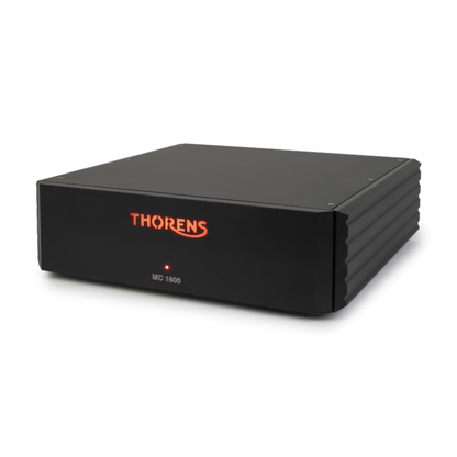 Thorens MC 1600 Phono-Vorverstärker Schrägansicht von vorn links mit gerippten Gehäuseflanken