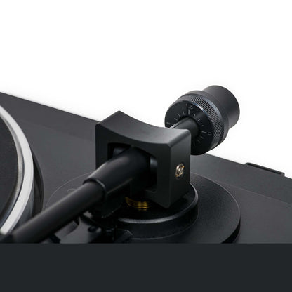 Thorens TD 101 A Plattenspieler Schwarz Matt Detailansicht Tonarmlager mit Gegengewicht und Antiskating