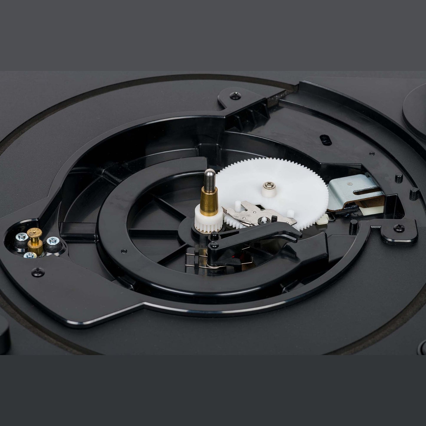 Thorens TD 101 A Plattenspieler Schwarz Matt Detailansicht Automatik-Mechanik unter dem Plattenteller