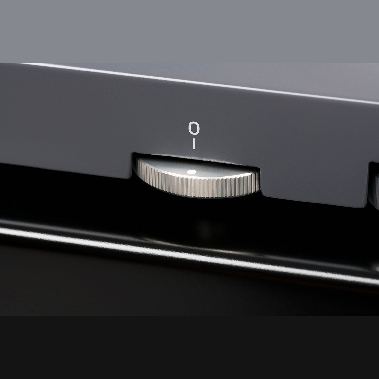 Thorens TD 124 DD + SPU-124 Plattenspieler Schwarz Detailansicht 4 Ein-Aus-Drehschalter