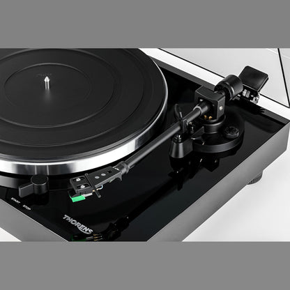 Thorens TD 202 Plattenspieler Schwarz Hochglanz Detailansicht Tonarm mit Tonabnehmer und Tonarmlager