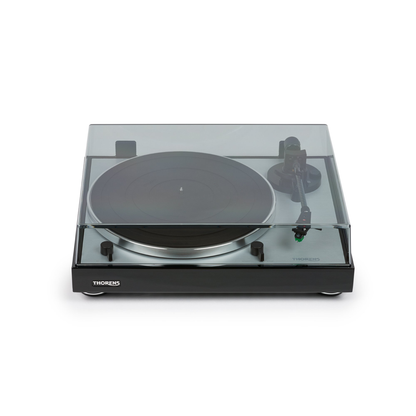 Thorens TD 402 DD Plattenspieler Schwarz Hochglanz Frontansicht 2 mit geschlossener Staubschutzhaube