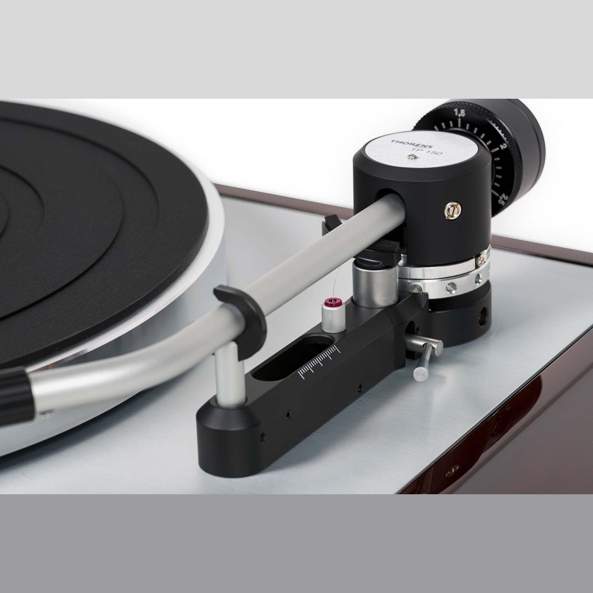 Thorens TD 403 DD Plattenspieler Schwarz Hochglanz Detailansicht 2 Tonarmlager TP 150 mit Antiskating