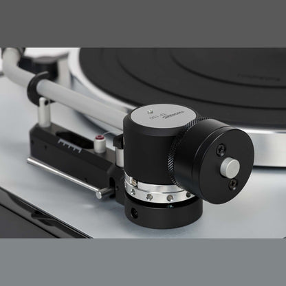 Thorens TD 403 DD Plattenspieler Schwarz Hochglanz Detailansicht 3 Gegengewicht am Tonarm TP 150