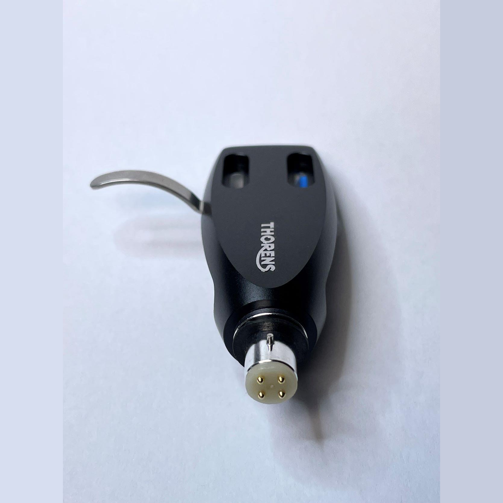 Thorens Tonarmkopf Detailansicht 2 SME-Stecker mit vier Kontaktstiften, für 403DD/1500/124DD/SME