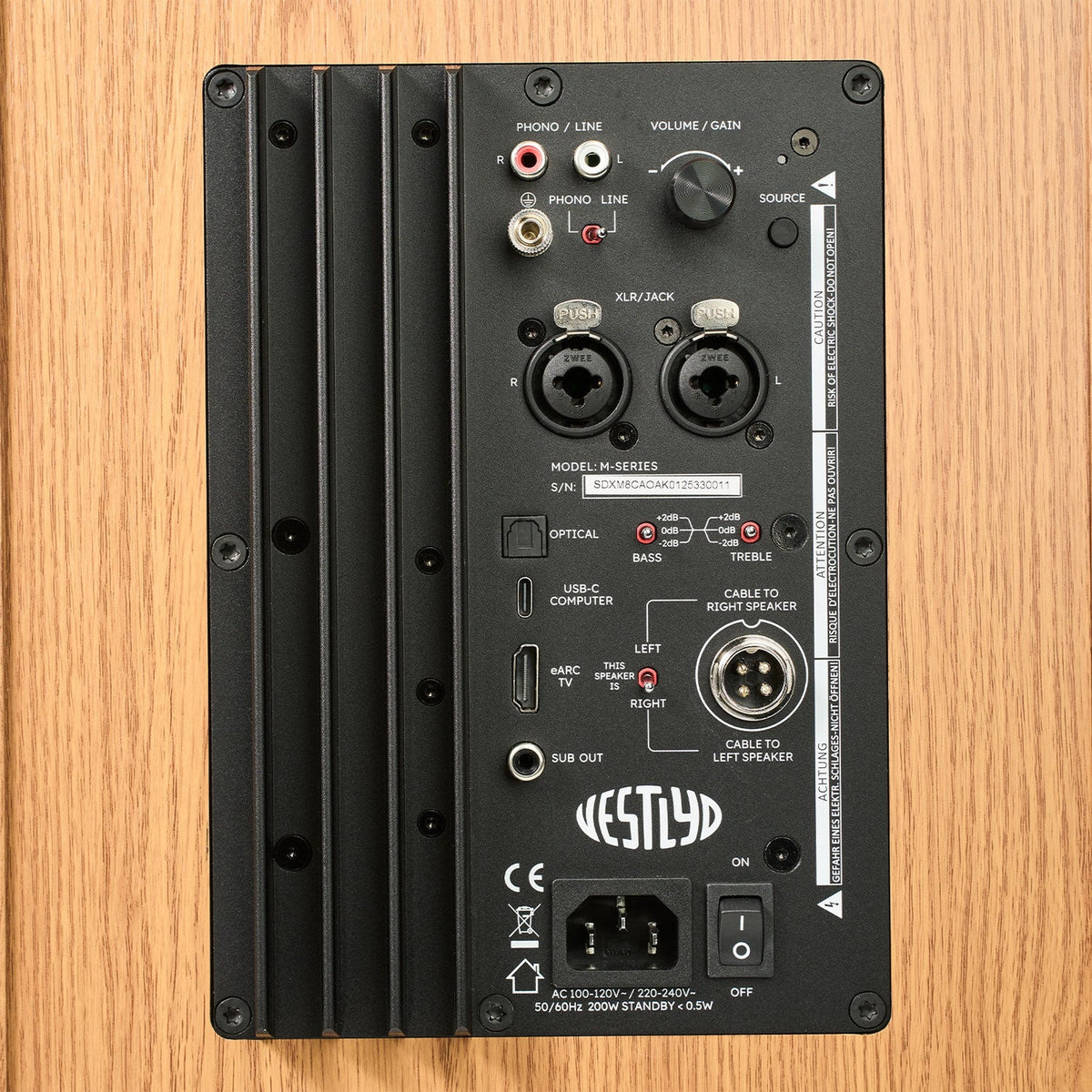 Vestlyd M8C Active Koax-Aktivlautsprecher Eiche Anschlussfeld mit XLR, Cinch, Phono, USB-C, HDMI ARC und optisch