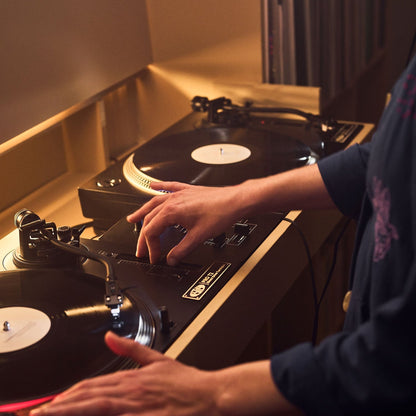 Vestlyd PRO T2 DJ-Plattenspieler Schwarz Lifestyle im DJ-Einsatz