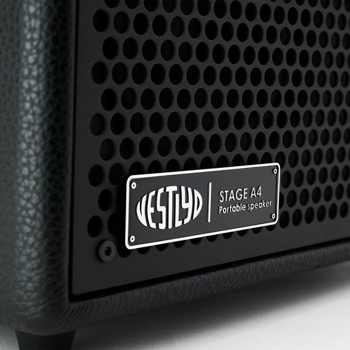 Vestlyd Stage A4 Bluetooth-Lautsprecher Schwarz Detailansicht Typenschild Stage A4 Portable speaker
