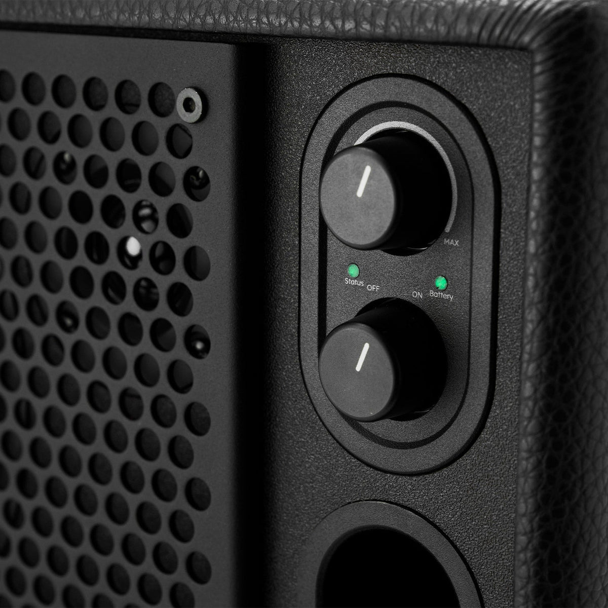 Vestlyd Stage A4 Bluetooth-Lautsprecher Schwarz Displayansicht Bedienelemente mit Lautstärke- und Höhen-Regler