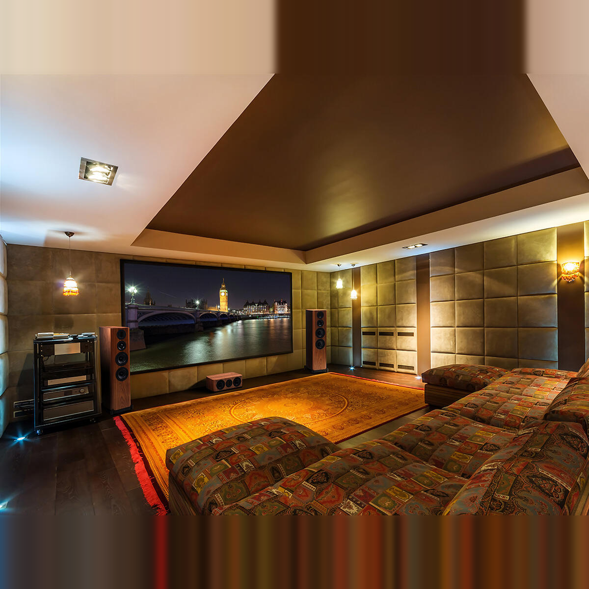 Wharfedale EVO 5.4 Standlautsprecher Nussbaum Lifestyle im Heimkino mit Beamerbild