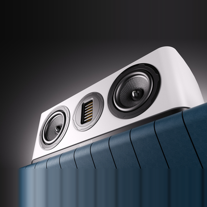 Wharfedale EVO 5.C Center-Lautsprecher Weiss matt Detailansicht Treiber vor dunklem Hintergrund