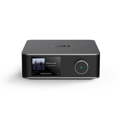 WiiM Amp Ultra Streaming-Verstärker Space Gray Frontansicht mit Farb-Touchscreen und Drehregler