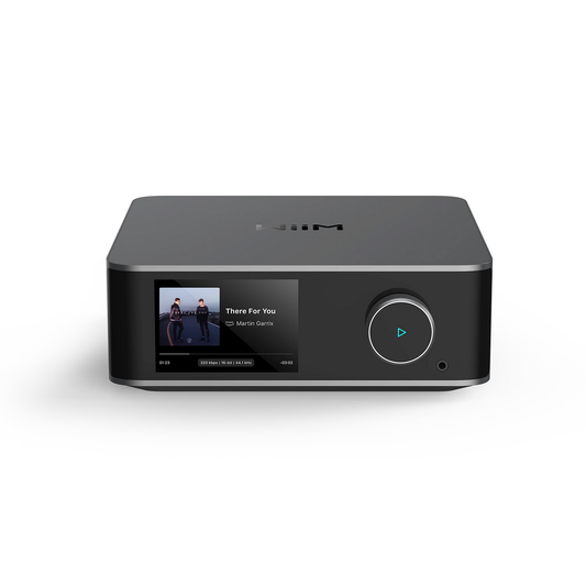 WiiM Amp Ultra Streaming-Verstärker Space Gray Frontansicht mit Farb-Touchscreen und Drehregler